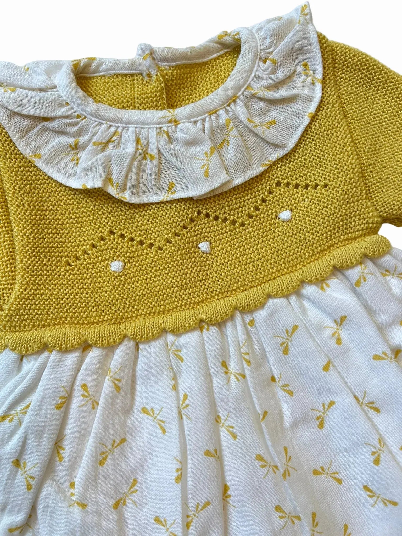 Vestido de Bebé Amarelo com Folho e Detalhe de Flores Alma de Ternura