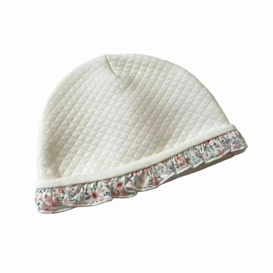 Gorro de Bebé com Laço e Flores Alma de Ternura