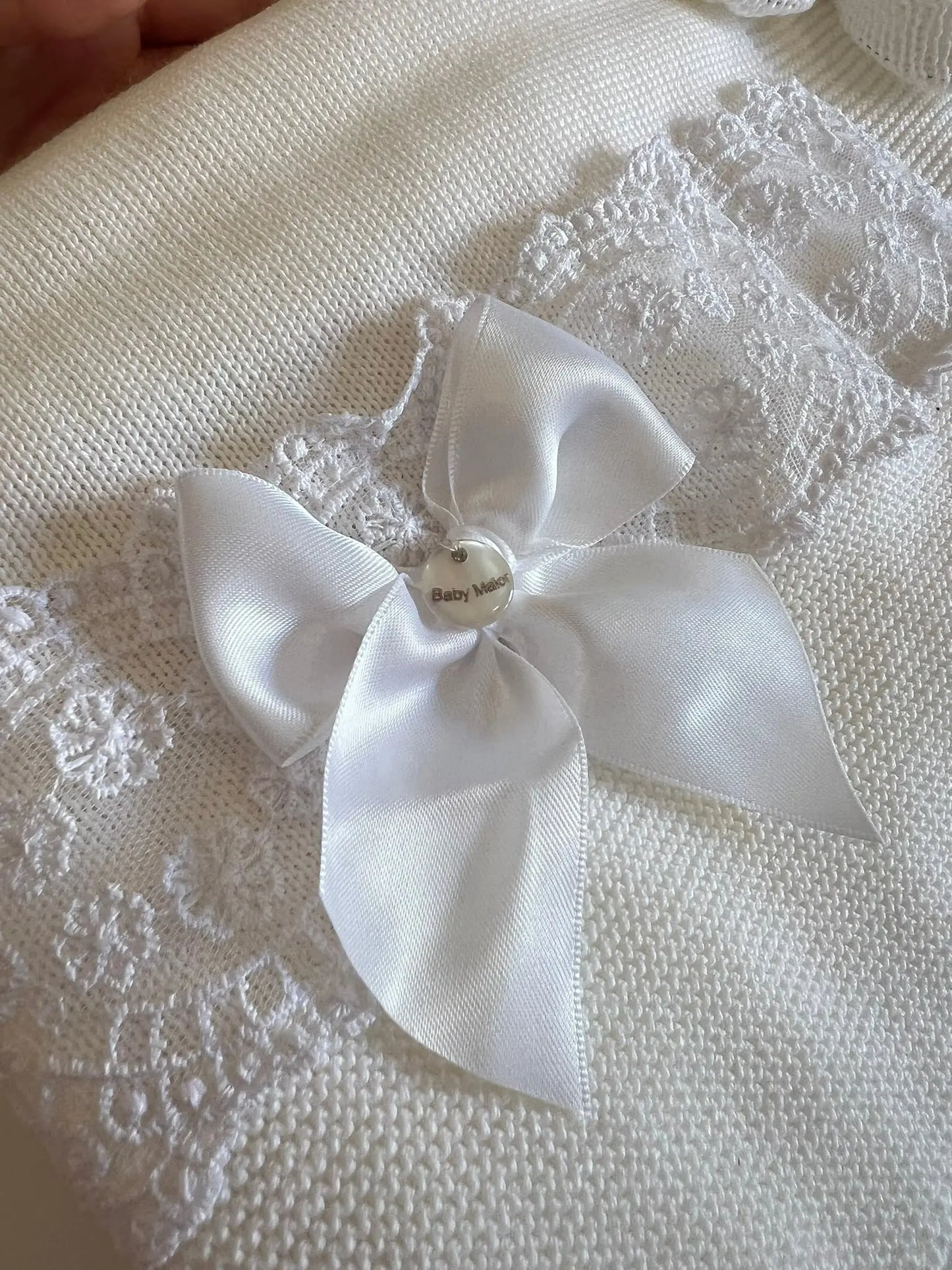 Manta de Malha com Renda e Laço de Cetim Alma de Ternura